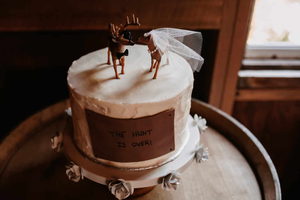 couples cake at Hidden Vineyard Wedding Barn