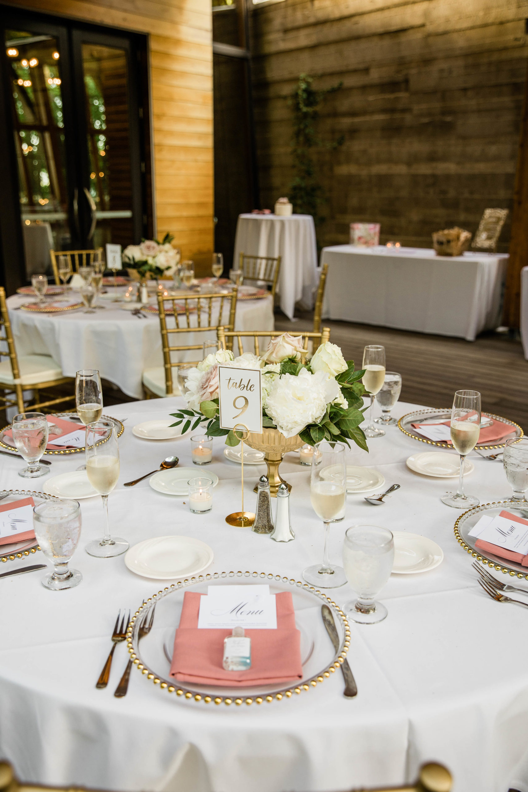 guest tables at Bissel Tree House Wedding