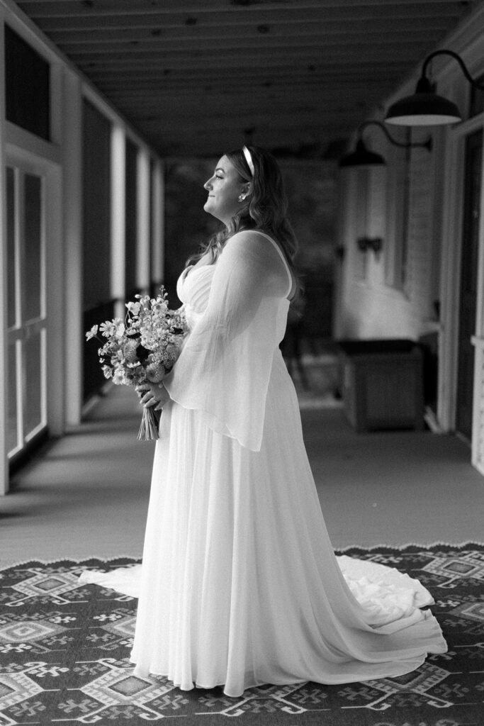 moment for the bride alone before she walks down the aisle 