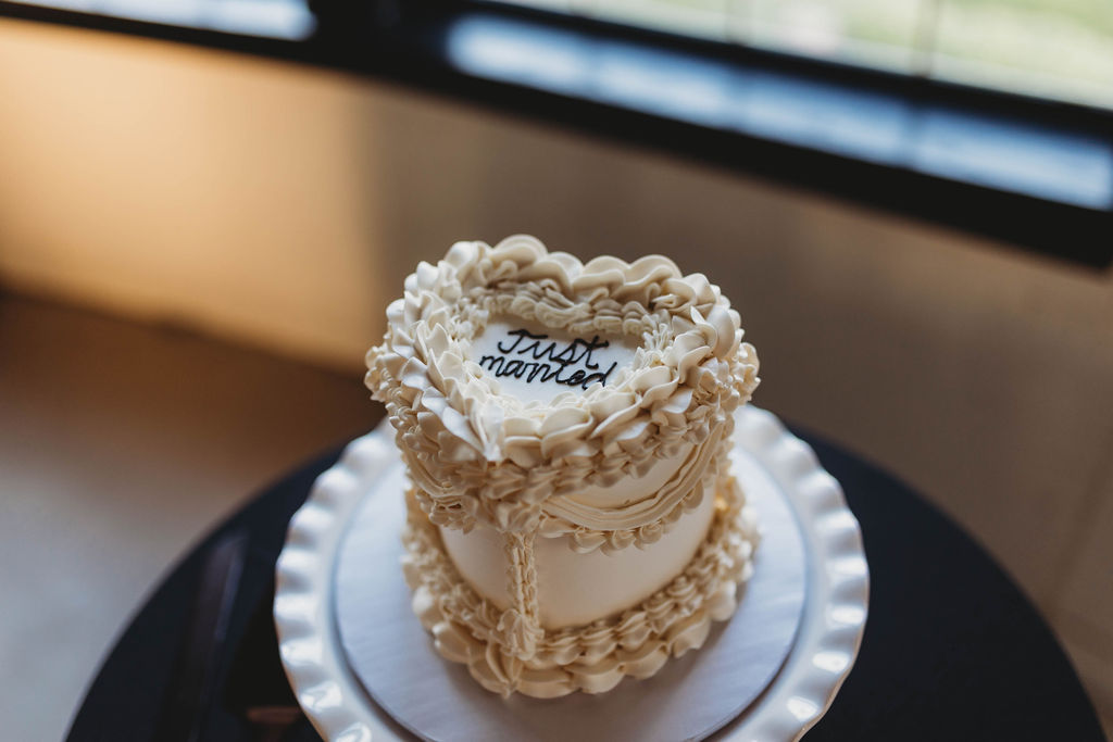 Cutting Cake