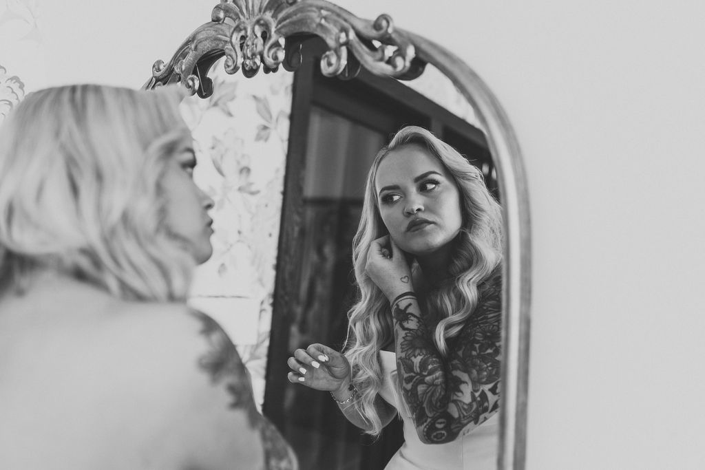 Detroit bride getting ready