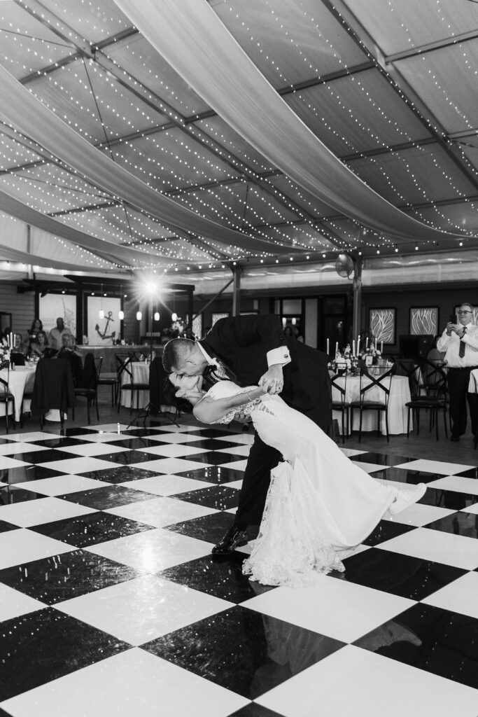Husband and wife first dance