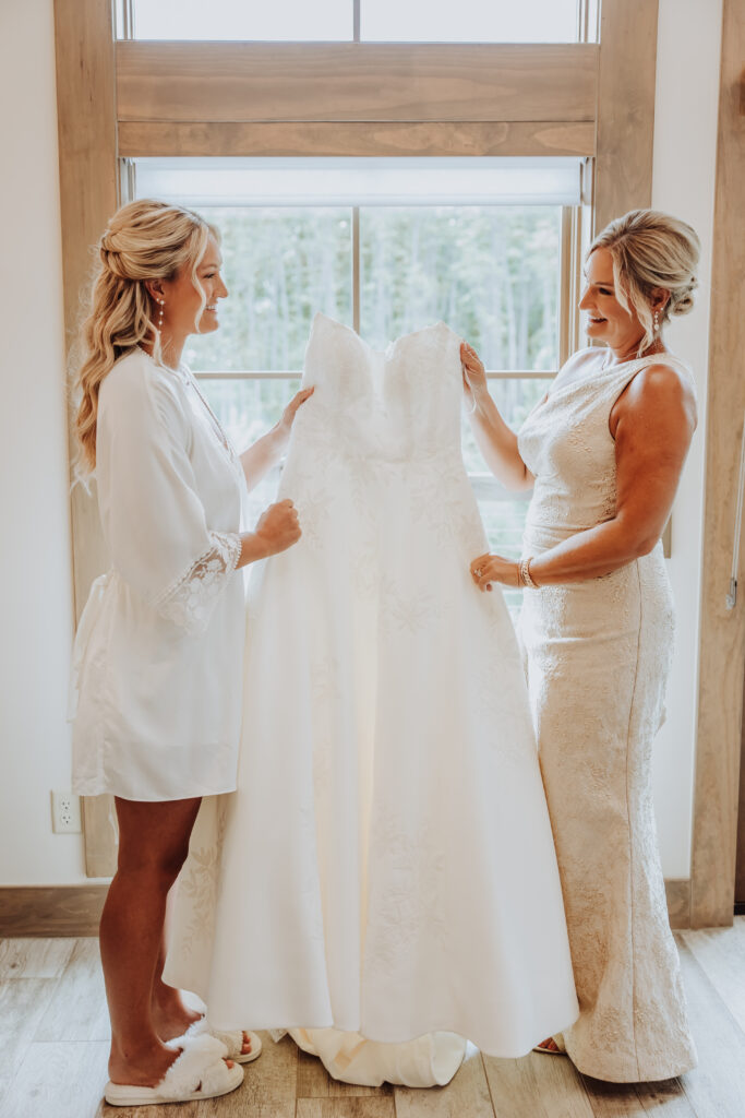 Mother-daughter-dress-getting-ready
