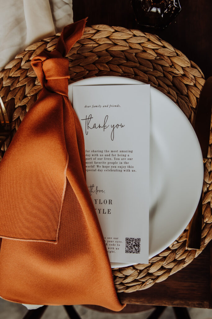 Guest-place-setting-knot-napkin-fold